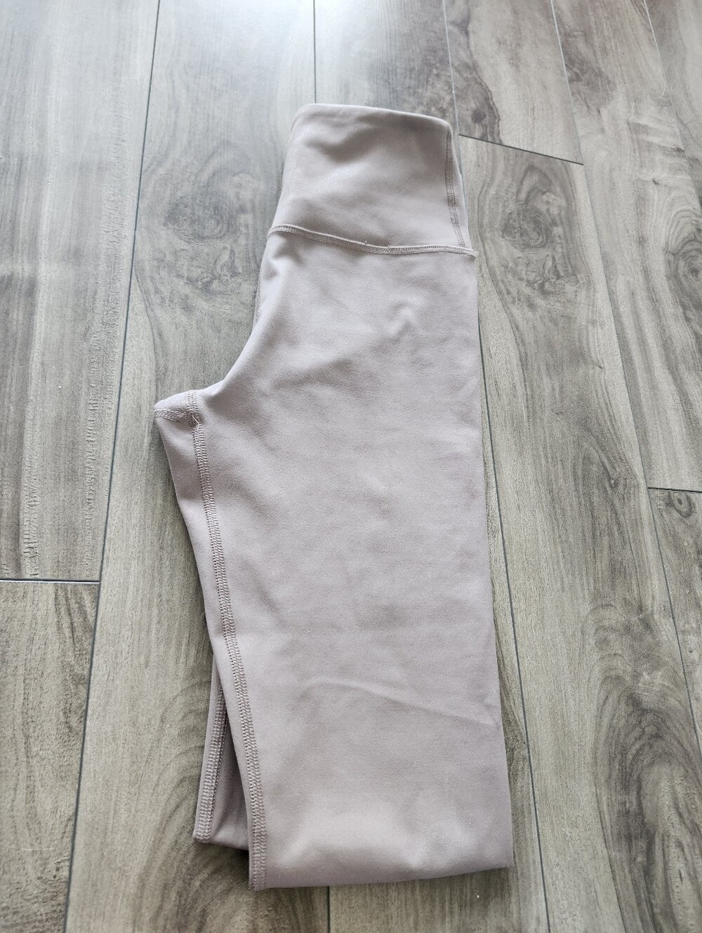 Rare iridescent Aritzia Atmosphere TNA crop Leggings